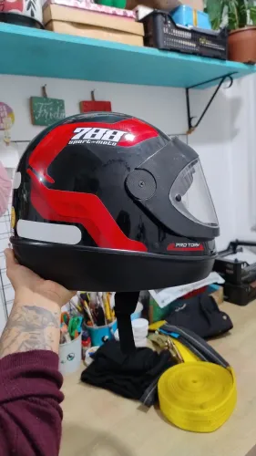 Capacete tam 56, por apenas R$50 