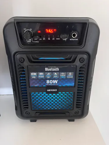 Caixa de som 80W de potência, Rádio e Bluetooth e USB e auxiliar