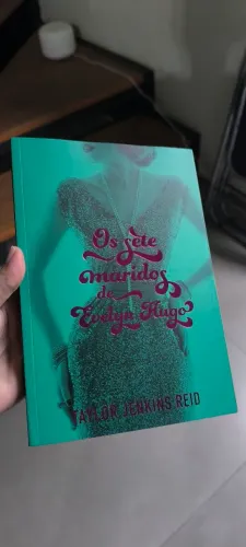 Livro os sete maridos de Evelyn hugo
