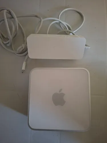 Mac Mini 2008 R$ 300 pra ir logo.