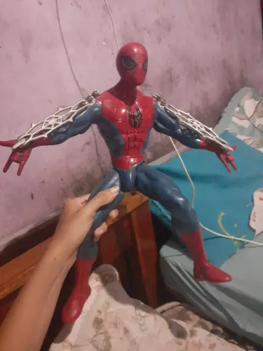 Boneco do homem aranha