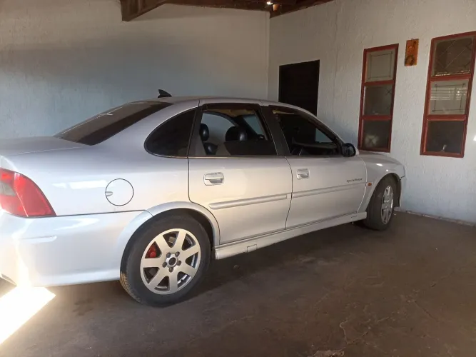 Chevrolet Vectra GLS/ Challenge 2.2 MPFI 16V 2001
