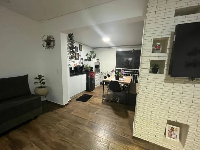 Apartamento na Vila Carrão com varanda gourmet, andar alto.