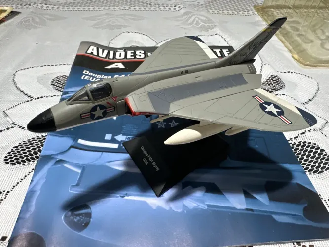 Douglas F-4 D.1 Skyray - Miniatura Aviões de Combate a Jato Planeta De Agostini 1:72