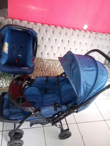Kit carrinho de bebê e bebê conforto Cosco