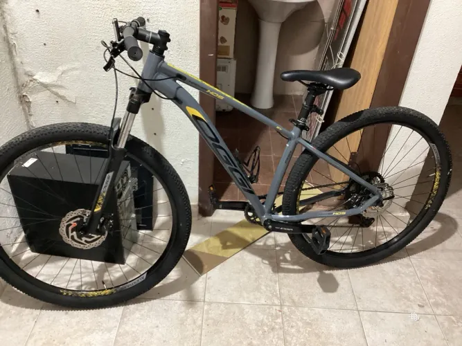 Vendo bicicleta OGGI Hacker HDS, aro 29, quadro 15,5, ano 2025
