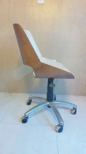Cadeira Diretor Giratória - Laminado Madeira 