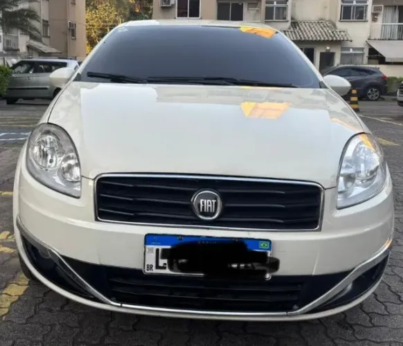 Fiat Linea Essence Dualogic 1.8 Flex 16V 4P 2015