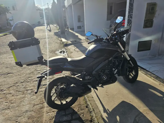 Dominar 400 muito nova e pronta para viagens!
