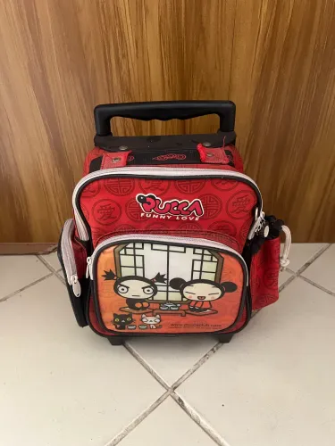 Mochila de rodinha pequena Pucca volta as aulas