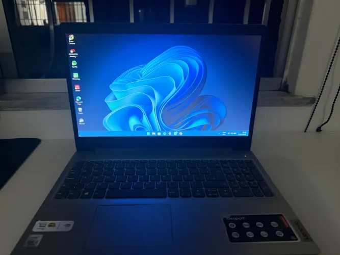 Notebook Lenovo IdeaPad 3i i3 10ª Geração | SSD 256GB | Windows 11