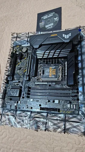 Placa mãe B660m Tuf Gamming plus d4 (com defeito)