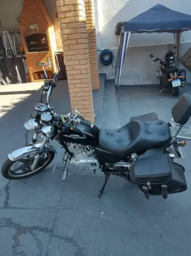 Suzuki intender 125 preta