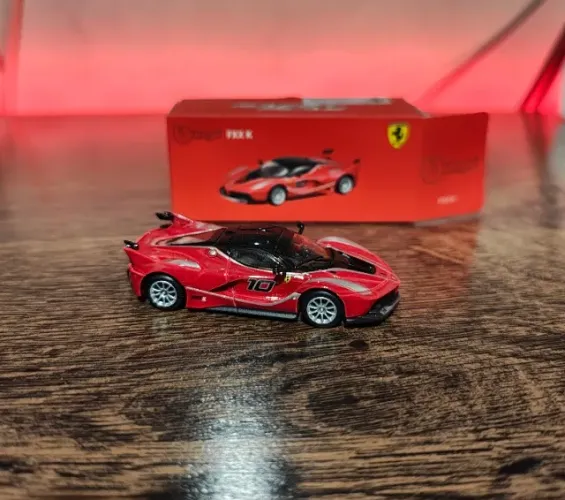 Miniatura Ferrari FXX - K escala: 1:64