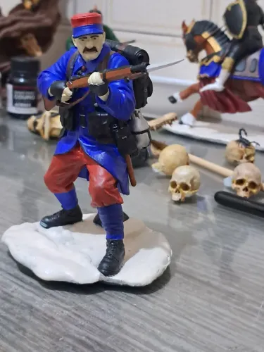 Action figure Soldado francês da primeira guerra mundial de resina rígida pintado à mão .