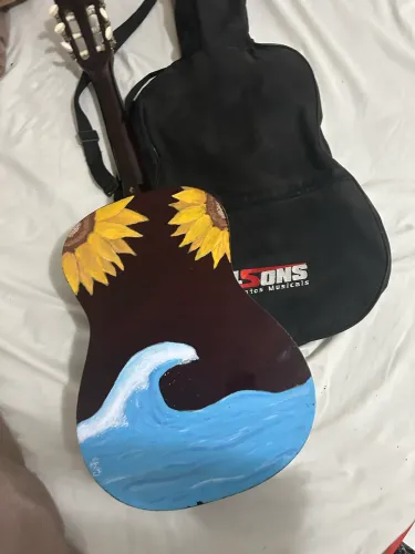 Violão com capa
