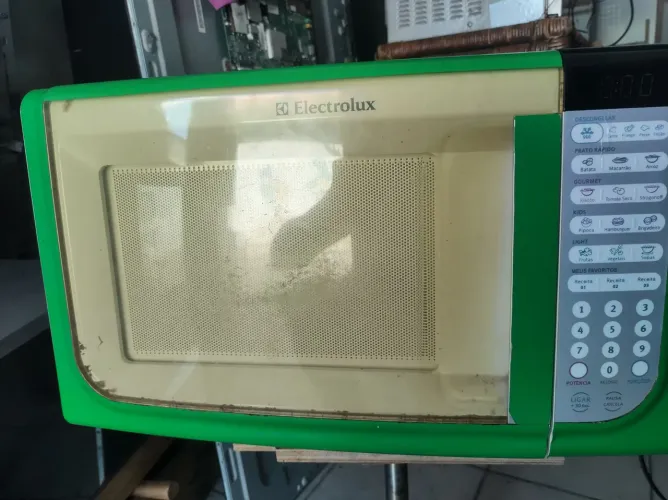 Microondas Eletrolux 31L perfeito garantia 3M