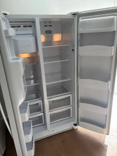 Geladeira Eletrolux muito conservada funcionando perfeitamente 