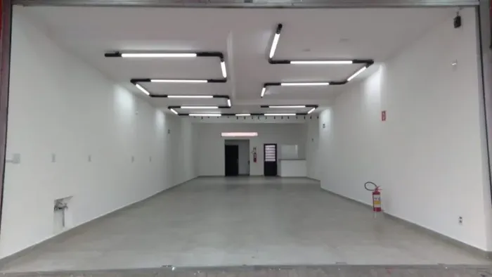 Casa com 1 Quarto(s) e 1 banheiro(s) para Alugar, 200 m² por R$ 4644 / Mês