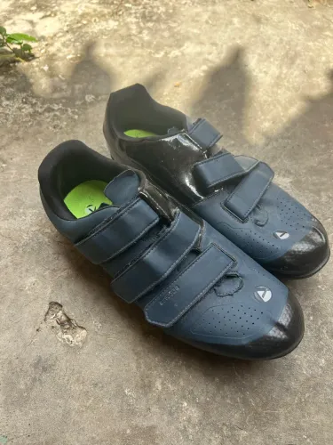 Sapato pra pedalar 