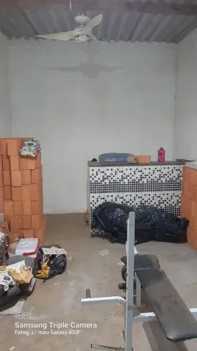 Vendo um salão que pode ser usado tanto para comercial ou até mesmo para moradia