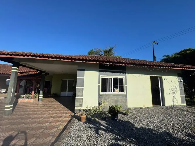 Ótima casa com Piscina e quintal amplo perfeita para famílias.