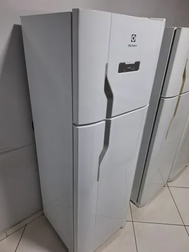 Geladeira df39 310L Electrolux