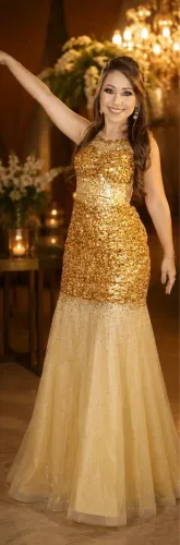 Vestido dourado em pedraria P/M