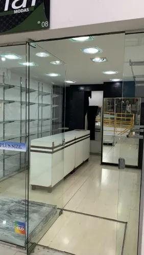 Vendo/alugo loja em galeria na Rua Teresa 195