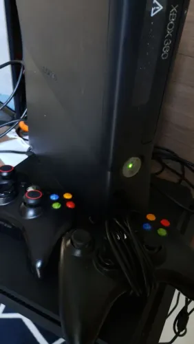 XBOX 360 Slim, desbloqueio RGH, 40 jogos no HD de 500.gb. 2 controles.