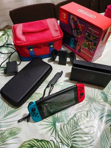 Console Nintendo Switch + Joy-Con Neon + Mario Kart 8 Deluxe