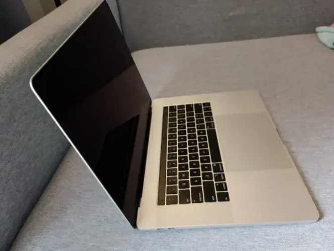 macbook pro 2019 pro i7 , 512 gb de ssd ,16gb de ram tela de 15 polegadas com touch bar