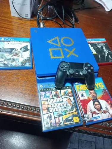 Vendo Ps4 com 4 jogos e 1 controle