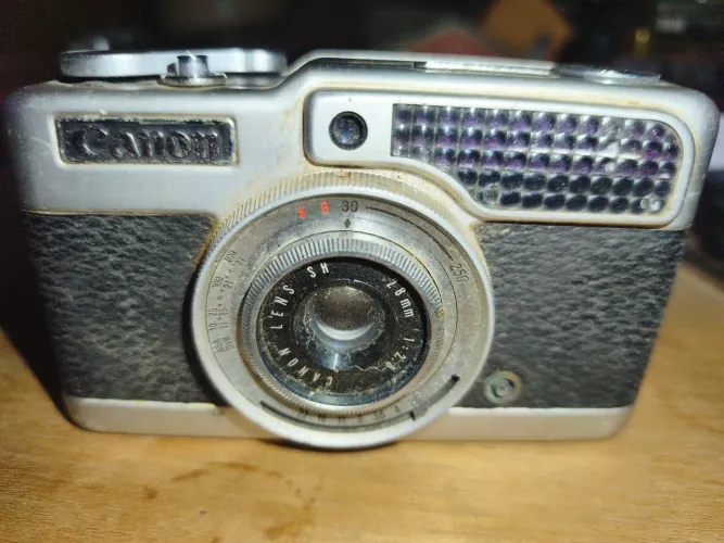 Câmera Canon demi