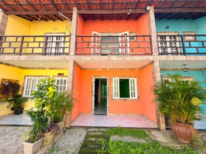 Casa triplex em condomínio fechado no Jardim Caiçara - Cabo Frio