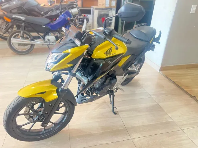 Twister CB 300 F