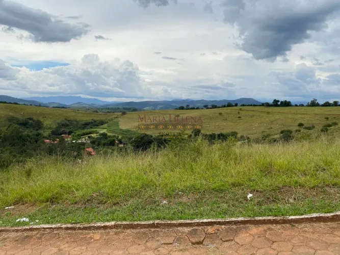 Lote em Caxambu, no bairro Águas Cristalinas, à venda.