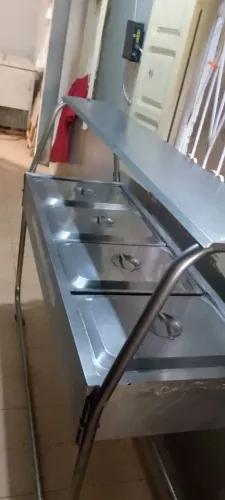 Vende-se self-service em ótimo estado 
