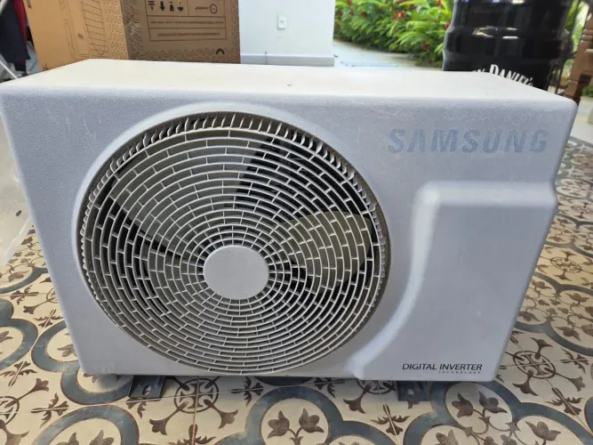 Ar Condicionado Samsung Split Digital Inverter 9000 BTUs 220V (Retirada em Vinhedo - SP)