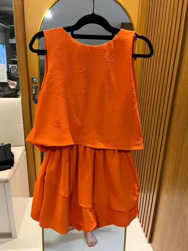 Macaquinho laranja saia short