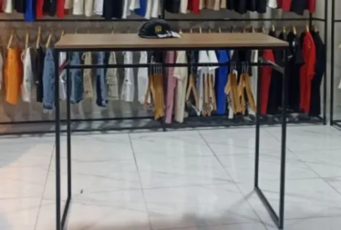 MESA EXPOSITORA