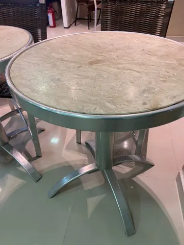MESA LANCHONETE ALUMINIO COM TAMPAO MARMORE TRAVERTINO 
