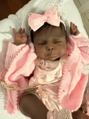 Bebê reborn linda ! Corpo de pano .?