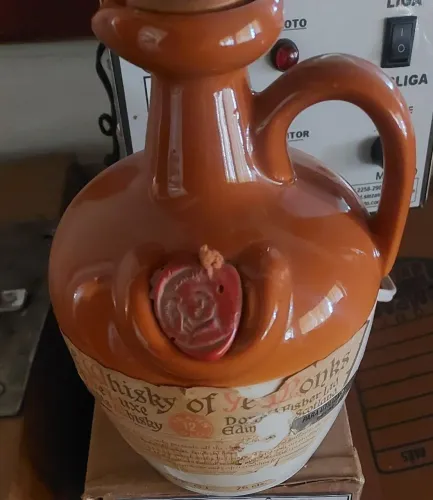 Garrafa de cerâmica vazia Whisky of Ye Monks