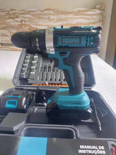 Furadeira e parafusadeira de impacto 2 baterias 21v bivolt 10mm marca TSSAPER nova
