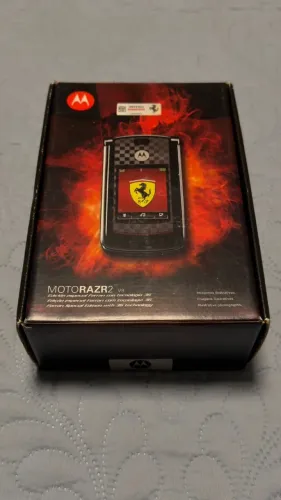 Motorola Razr 2 V9 - Special Edition Ferrari - Parcelo 3x
