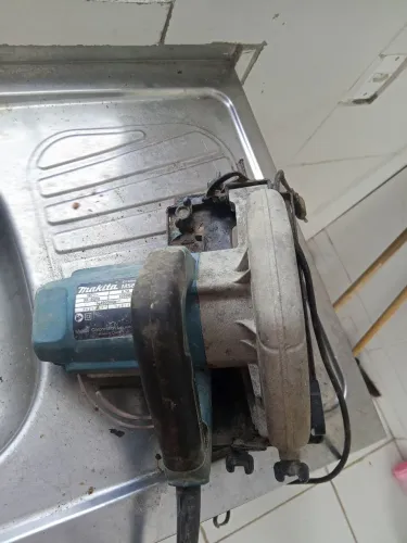 Vendo serra circular pouco usada
