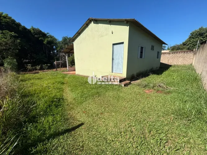 Chacara disponível para venda no bairro Morada do Pássaros em Uberlândia-MG