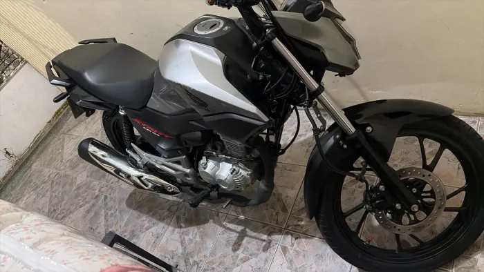 Moto novinha 8 mil rodado