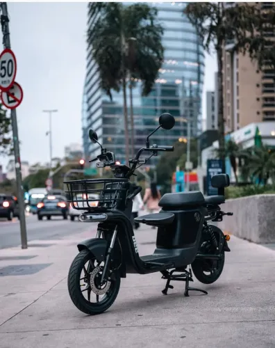 Bee S1 800W 60V Preta - ZERO KM c/ NOTA FISCAL + Kit Garupa